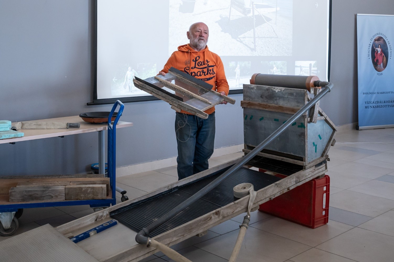 János Szabó introduced the audience to the secrets of gold panning. (Photo: Gergely Nagy)